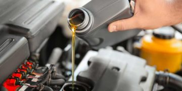 Features of Engine Oil Replacement Based on the Type of Grease