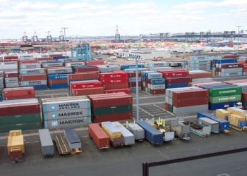 International products shipment via containers