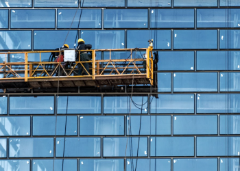 Window Installation: The Risks and Injuries Involved