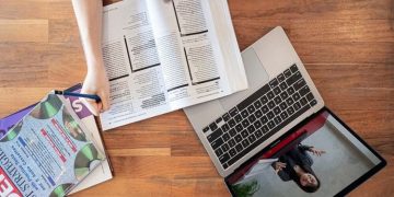 The Benefits of Regular Reading for English Language Learners