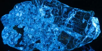 Glowing Wonders: Discovering the Enchanting Realm of Fluorescent Gemstones
